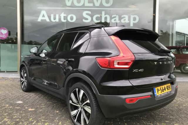 Volvo XC40 (2022) thumbnail 3