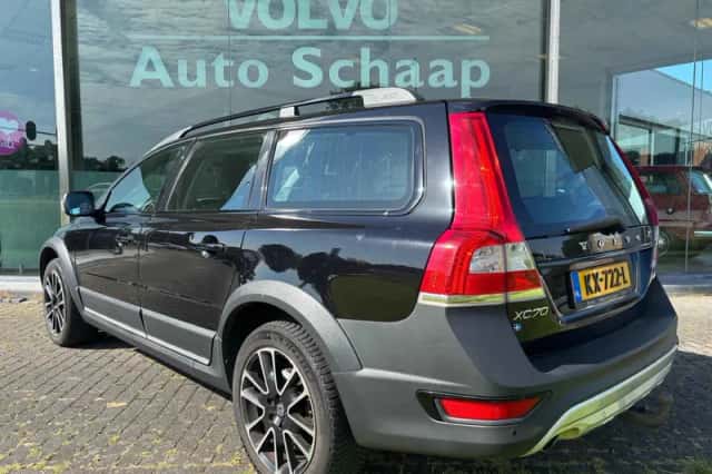 Volvo XC70 (2016) thumbnail 3