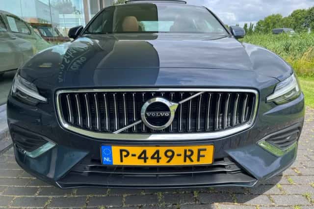 Volvo S60 (2022) thumbnail 4
