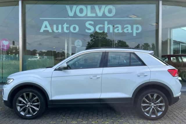 Volkswagen T-Roc (2018) thumbnail 2