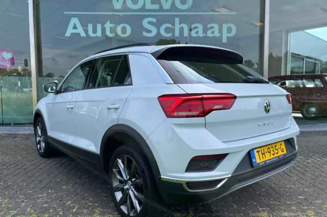 Volkswagen T-Roc (2018) thumbnail 3
