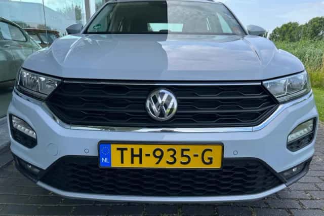 Volkswagen T-Roc (2018) thumbnail 4
