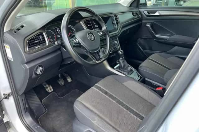 Volkswagen T-Roc (2018) thumbnail 6
