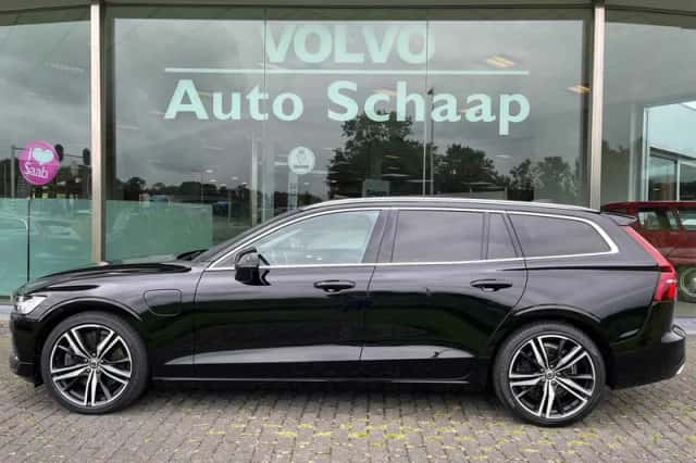 Volvo V60 (2021) thumbnail 2