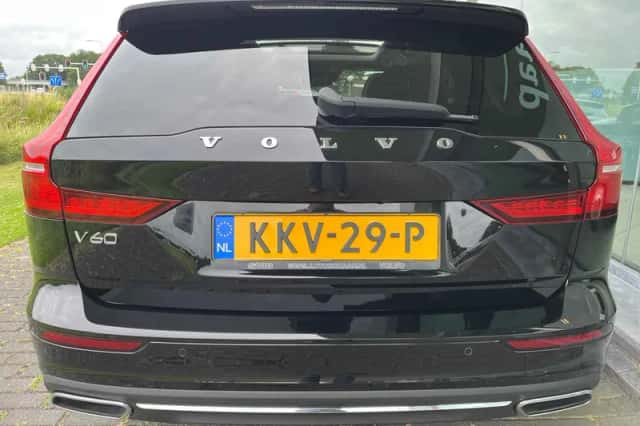Volvo V60 (2021) thumbnail 4