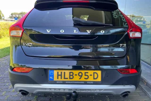 Volvo V40 Cross Country (2017) thumbnail 4
