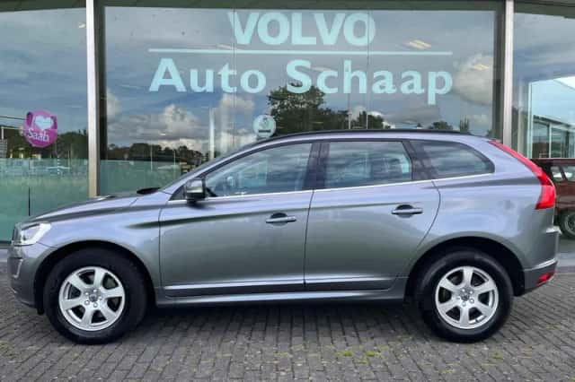 Volvo XC60 (2016) thumbnail 2