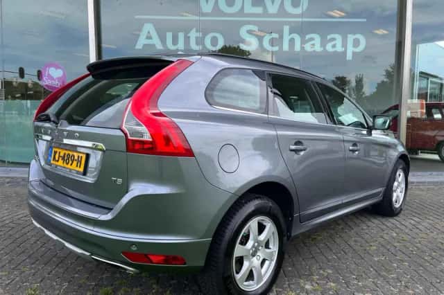 Volvo XC60 (2016) thumbnail 5