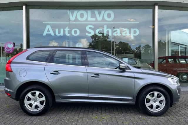 Volvo XC60 (2016) thumbnail 6