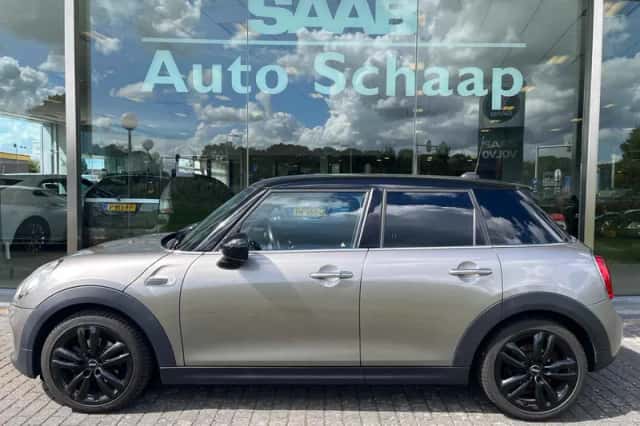 MINI Cooper (2017) thumbnail 2