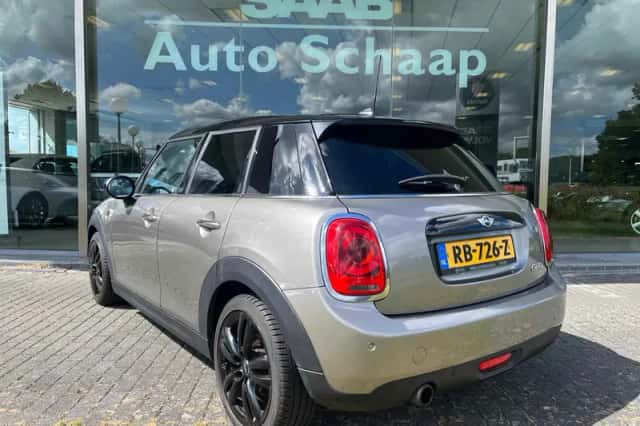 MINI Cooper (2017) thumbnail 3