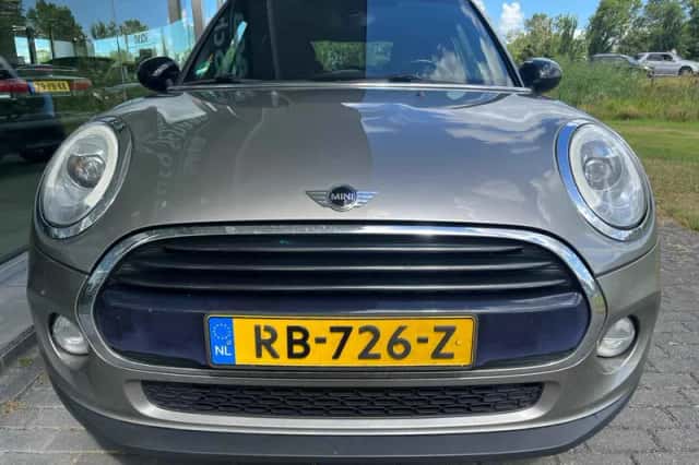 MINI Cooper (2017) thumbnail 4