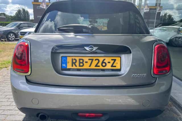 MINI Cooper (2017) thumbnail 5