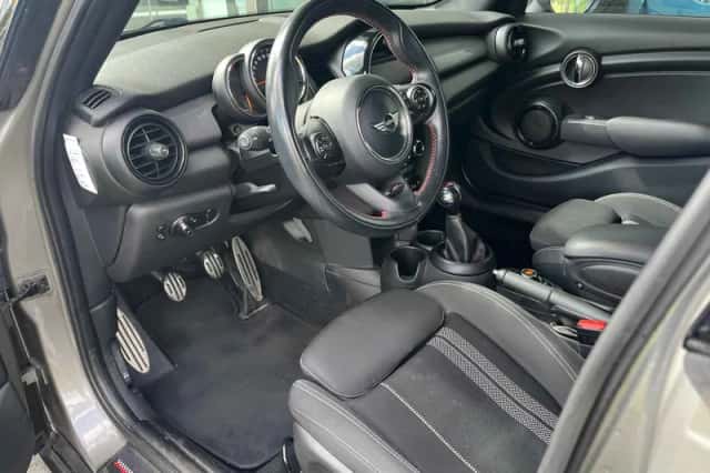 MINI Cooper (2017) thumbnail 6