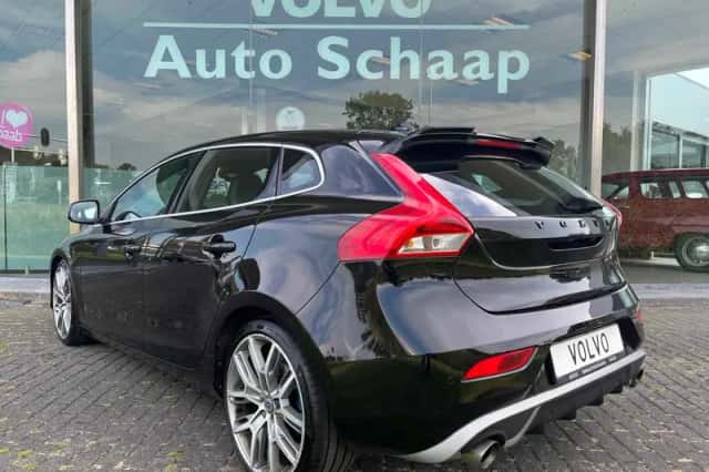 Volvo V40 (2016) thumbnail 3