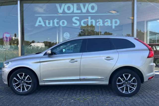 Volvo XC60 (2017) thumbnail 2