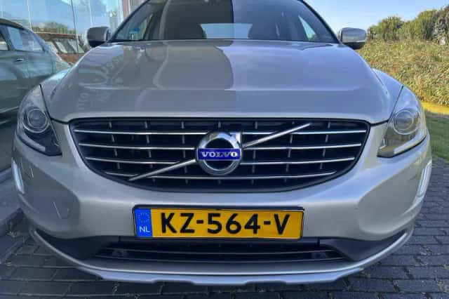 Volvo XC60 (2017) thumbnail 4