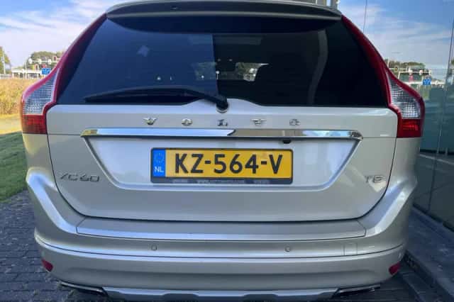 Volvo XC60 (2017) thumbnail 5