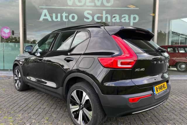 Volvo XC40 (2022) thumbnail 3
