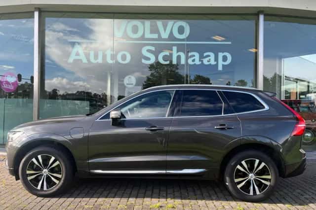 Volvo XC60 (2022) thumbnail 2
