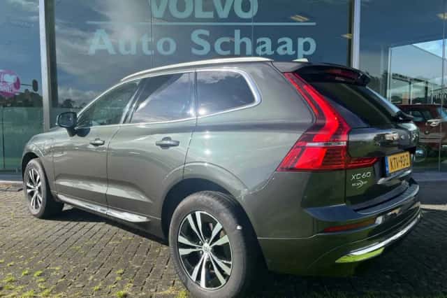 Volvo XC60 (2022) thumbnail 3
