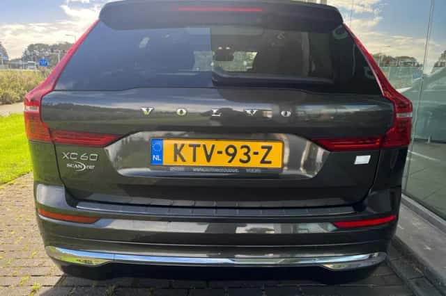 Volvo XC60 (2022) thumbnail 5