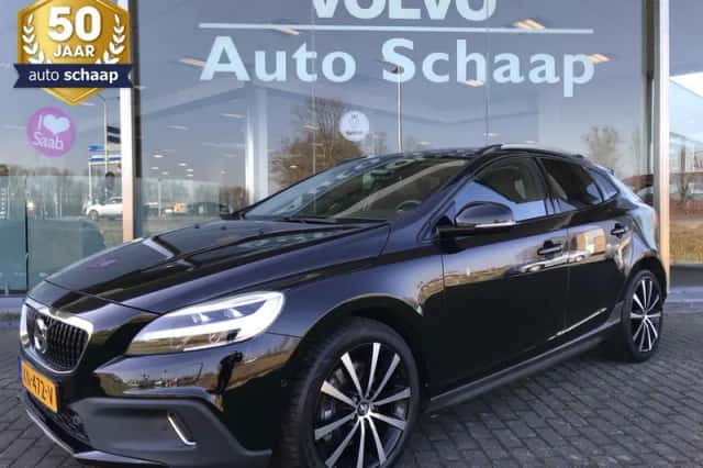 Volvo V40 Cross Country (2019) thumbnail 1
