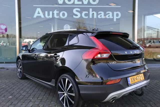 Volvo V40 Cross Country (2019) thumbnail 3