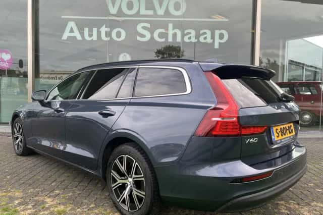 Volvo V60 (2023) thumbnail 3