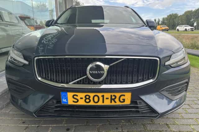 Volvo V60 (2023) thumbnail 4
