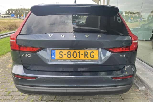 Volvo V60 (2023) thumbnail 5