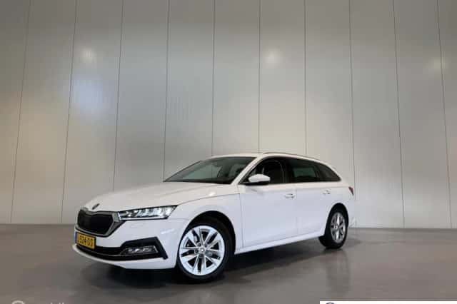 Škoda Octavia (2021) thumbnail 3