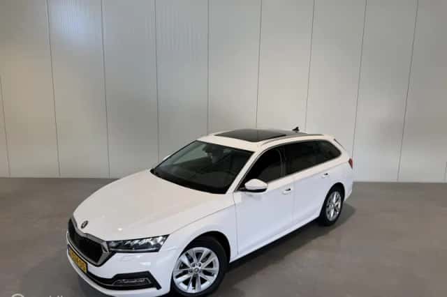 Škoda Octavia (2021) thumbnail 5