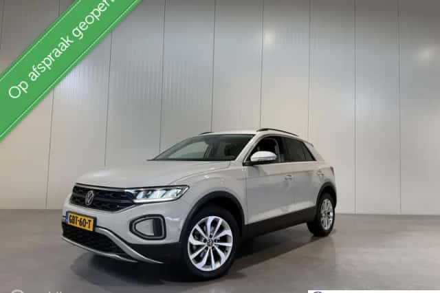 Volkswagen T-Roc (2024) thumbnail 1