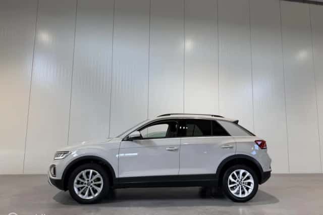 Volkswagen T-Roc (2024) thumbnail 5