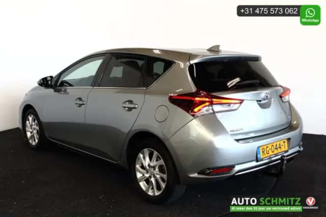 Toyota Auris (2017) thumbnail 3