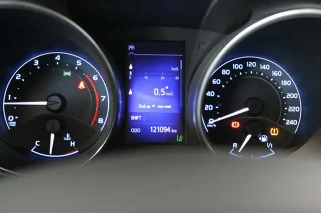 Toyota Auris (2017) thumbnail 5