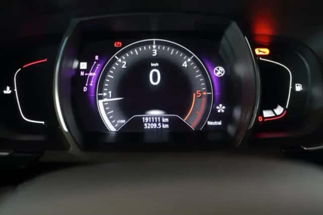 Renault Espace (2016) thumbnail 5
