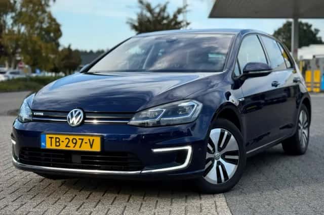 Volkswagen e-Golf (2018) thumbnail 1