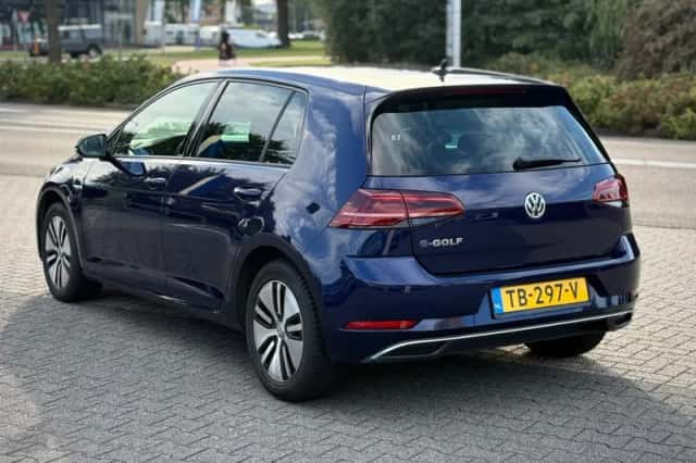 Volkswagen e-Golf (2018) thumbnail 3
