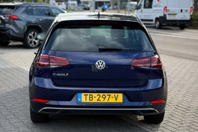 Volkswagen e-Golf (2018) thumbnail 4