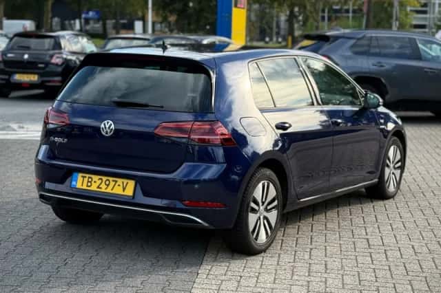 Volkswagen e-Golf (2018) thumbnail 5