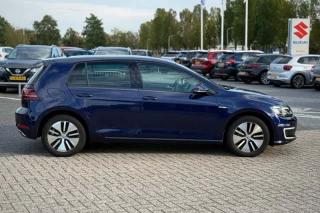 Volkswagen e-Golf (2018) thumbnail 6