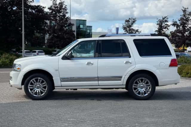 Lincoln Navigator (2007) thumbnail 2