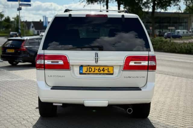 Lincoln Navigator (2007) thumbnail 4