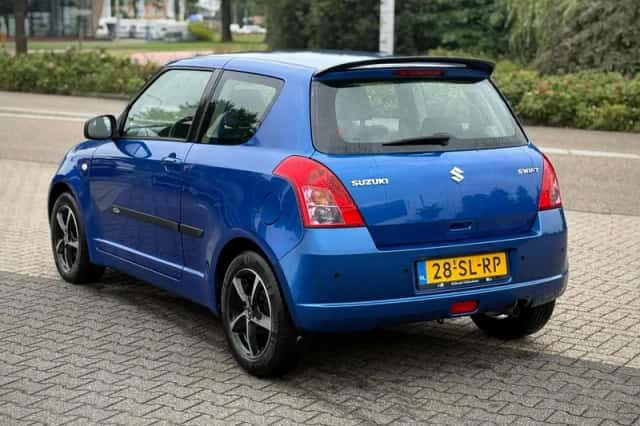Suzuki Swift (2006) thumbnail 3