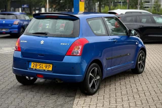 Suzuki Swift (2006) thumbnail 5