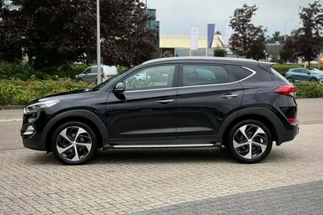 Hyundai Tucson (2016) thumbnail 2