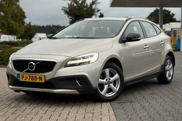 Volvo V40 (2017) thumbnail 1