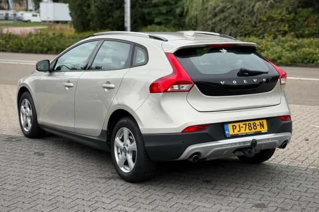 Volvo V40 (2017) thumbnail 3